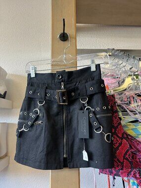 Carmar Los Angeles Skirt – Size 00 – NWT – Trendy Mini Skirt